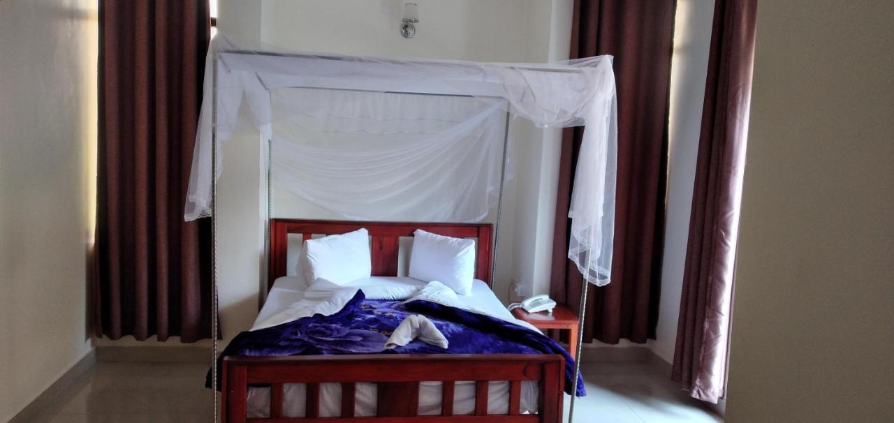 Africa Natural Tours - Kilimanjaro White House Hotel Moshi Exteriér fotografie