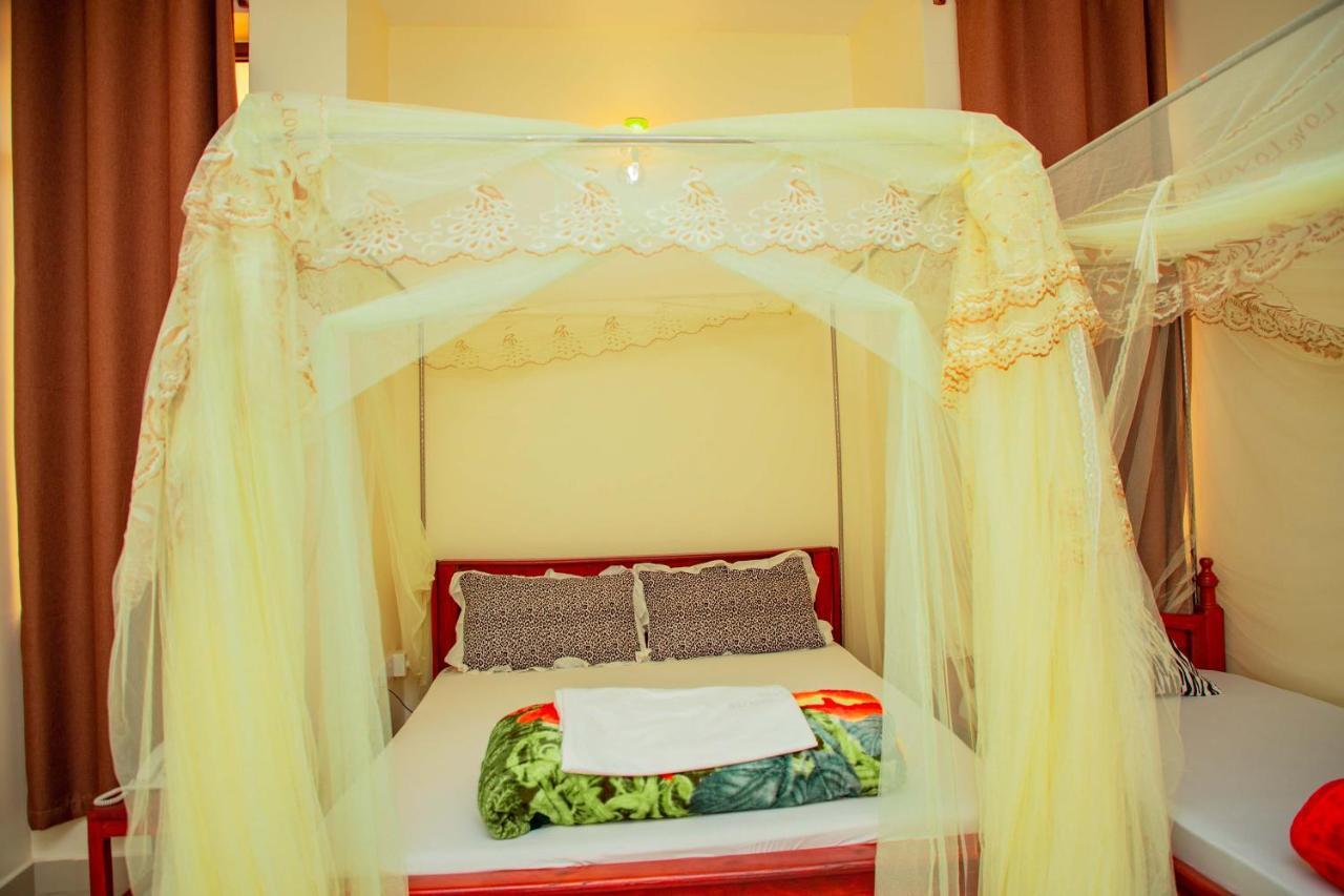 Africa Natural Tours - Kilimanjaro White House Hotel Moshi Exteriér fotografie