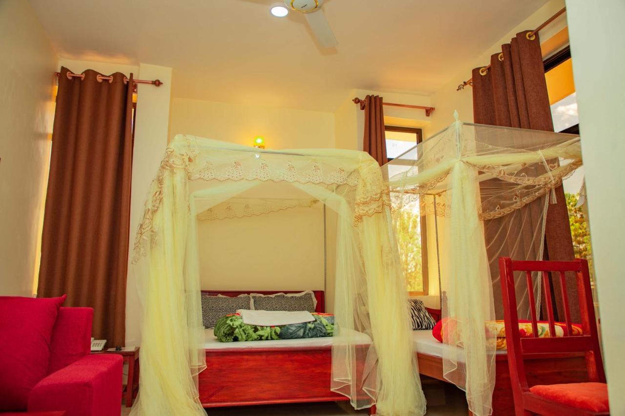 Africa Natural Tours - Kilimanjaro White House Hotel Moshi Exteriér fotografie