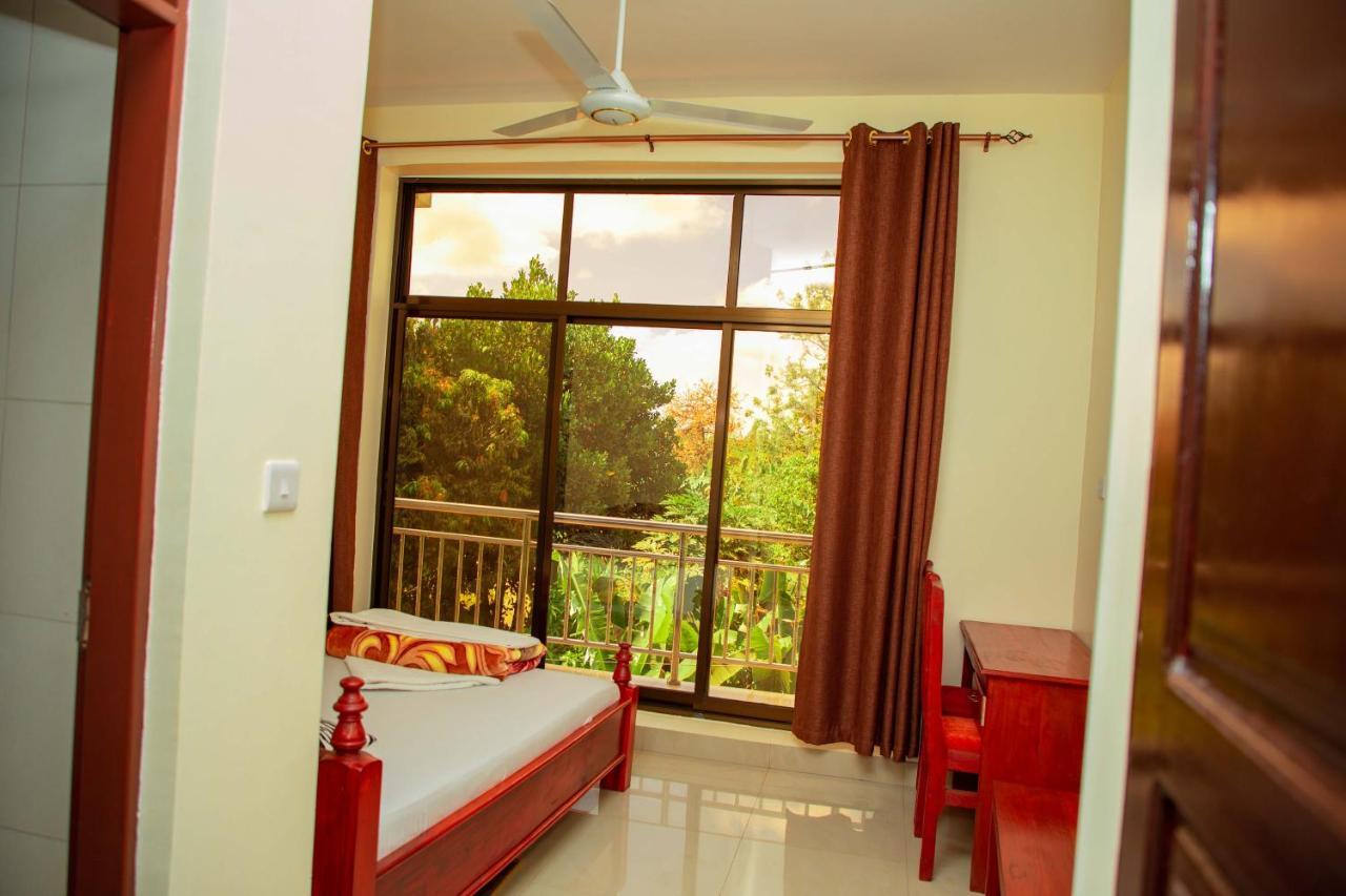 Africa Natural Tours - Kilimanjaro White House Hotel Moshi Exteriér fotografie