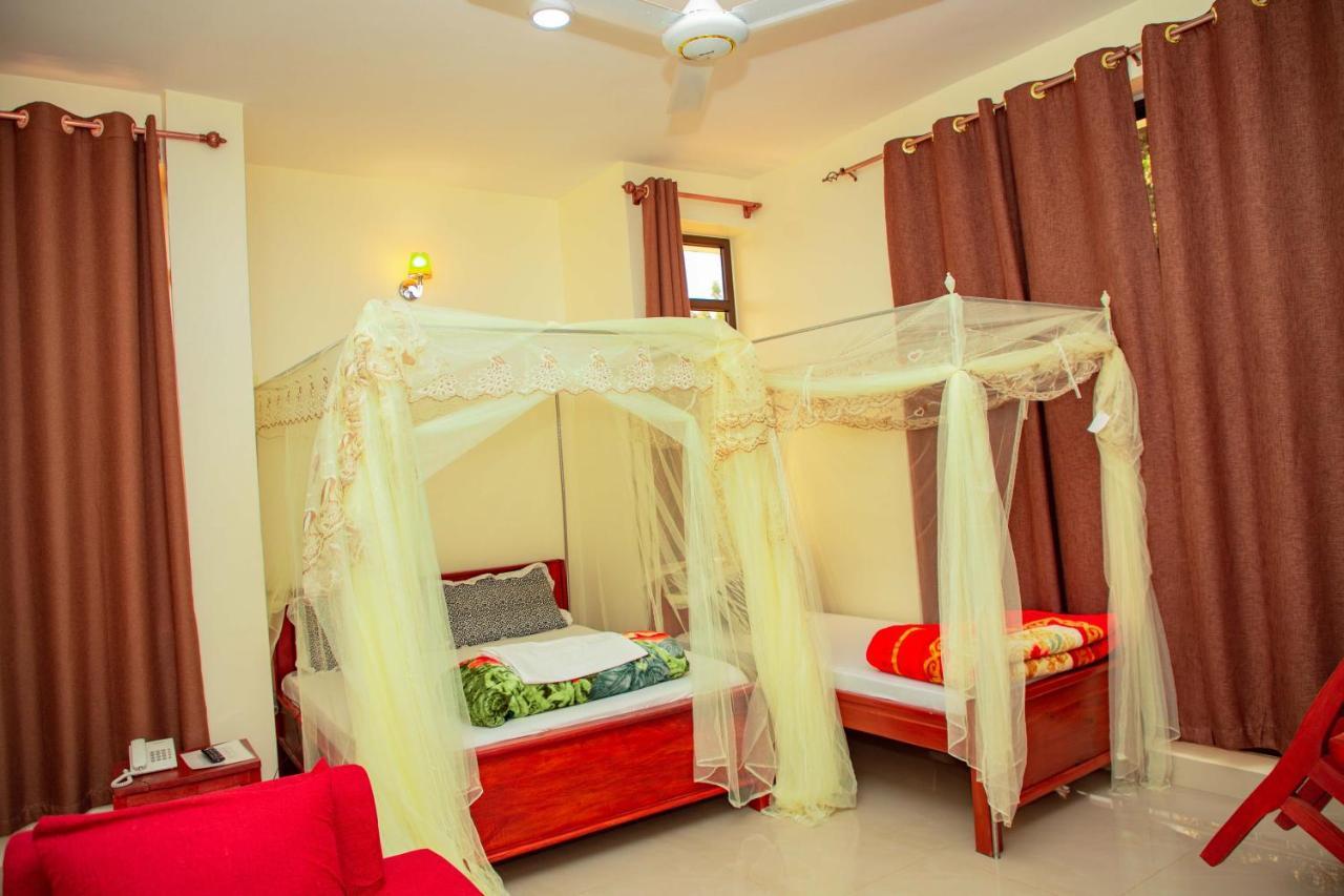 Africa Natural Tours - Kilimanjaro White House Hotel Moshi Exteriér fotografie