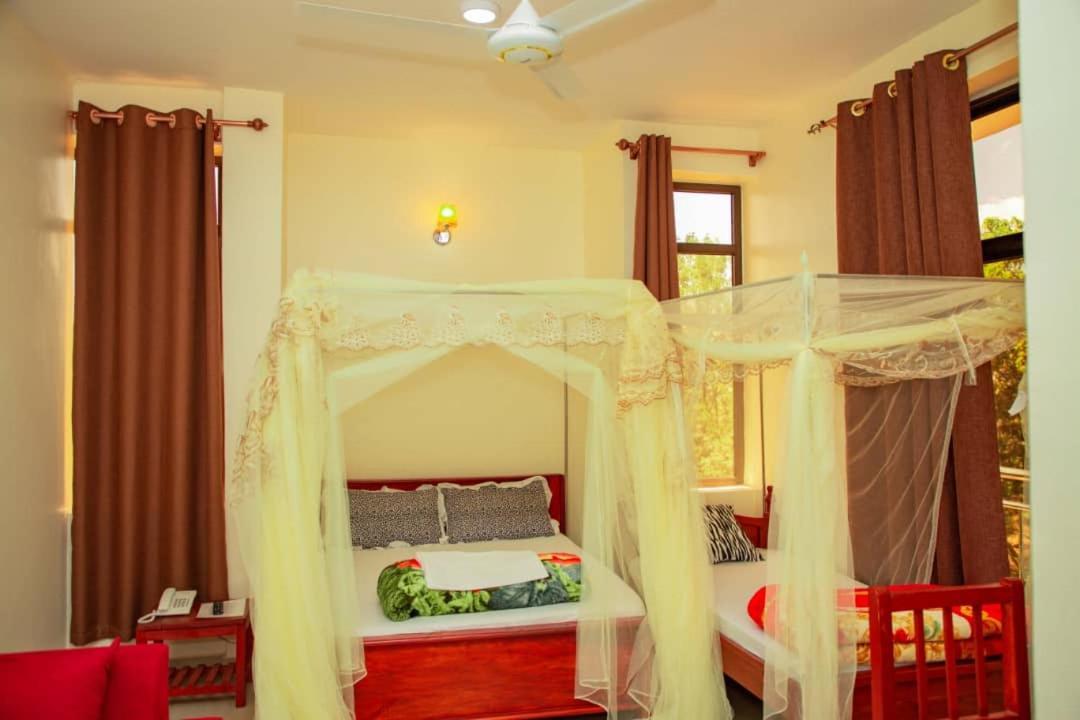 Africa Natural Tours - Kilimanjaro White House Hotel Moshi Exteriér fotografie