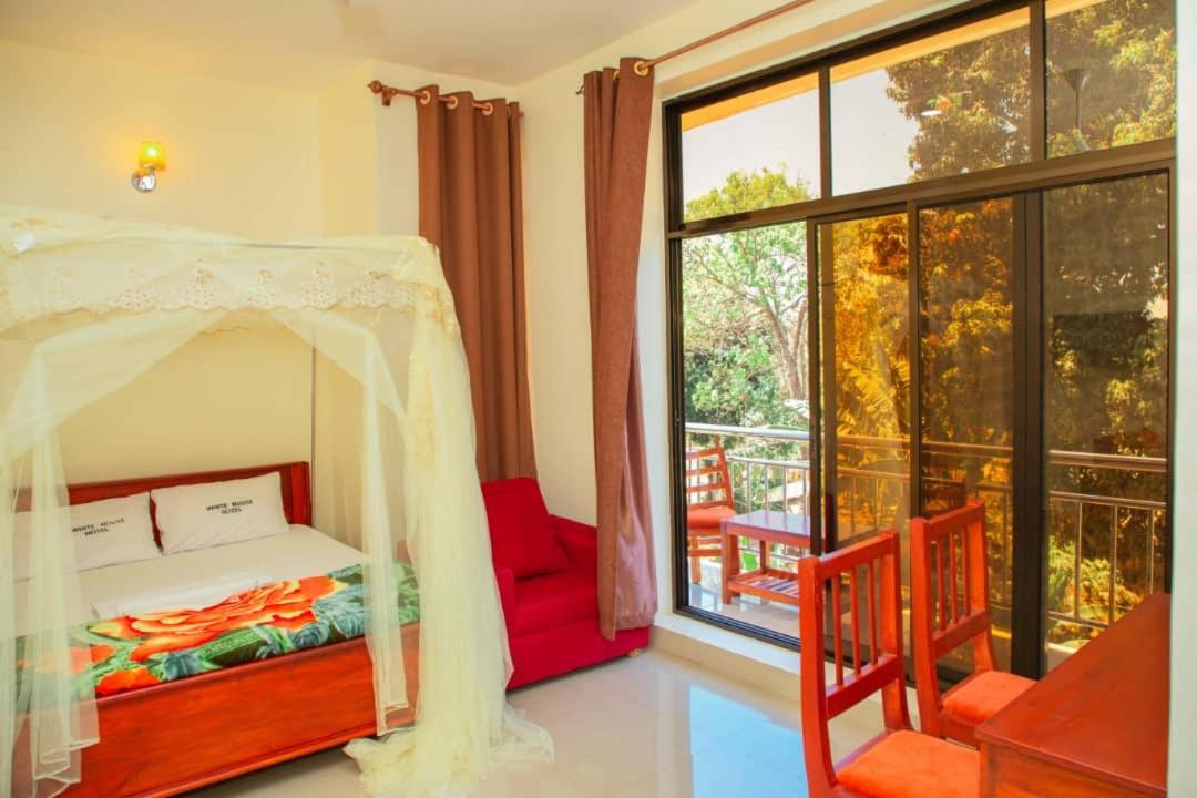 Africa Natural Tours - Kilimanjaro White House Hotel Moshi Exteriér fotografie