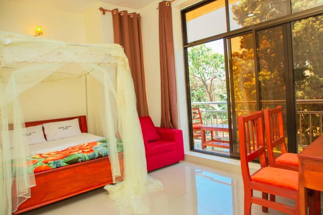 Africa Natural Tours - Kilimanjaro White House Hotel Moshi Exteriér fotografie